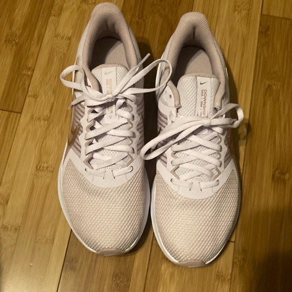Nike Women’s Downshifter Size 9 Pink/Gold Running Sneakers - Picture 2 of 9
